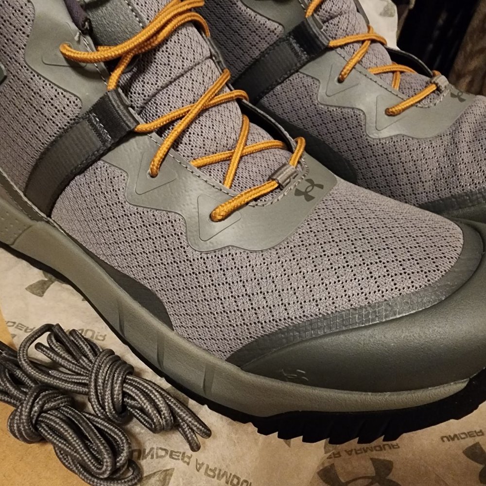 UA NWOT Under Armour Micro G Valsetz Mid men size 10